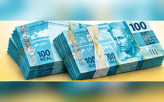 Pilhas de notas de cem reais