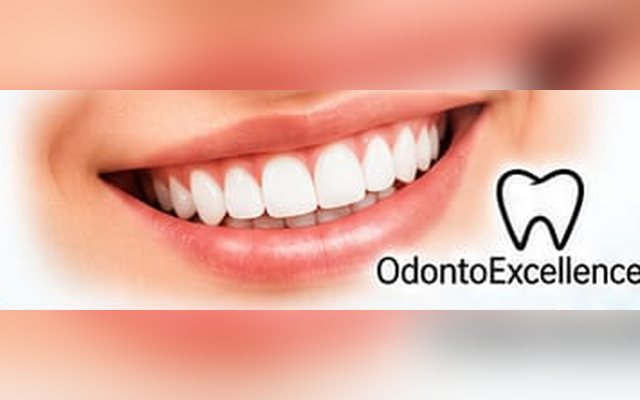 Sorriso com dentes claros, logo da OdontoExcellence